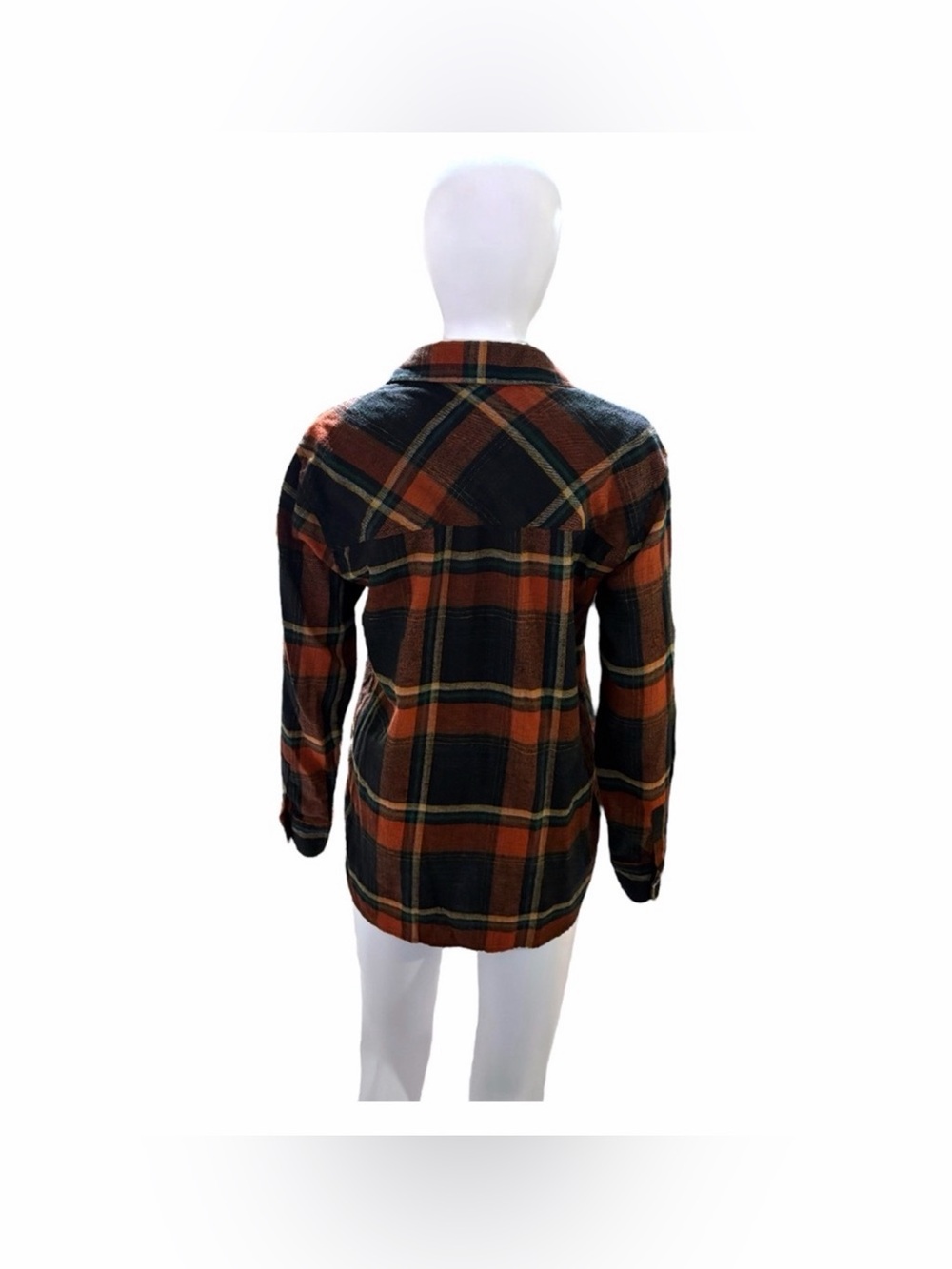Weekends Everyday Women’s Plaid Flannel Button-Up Shirt Size Small - Picture 3 of 4